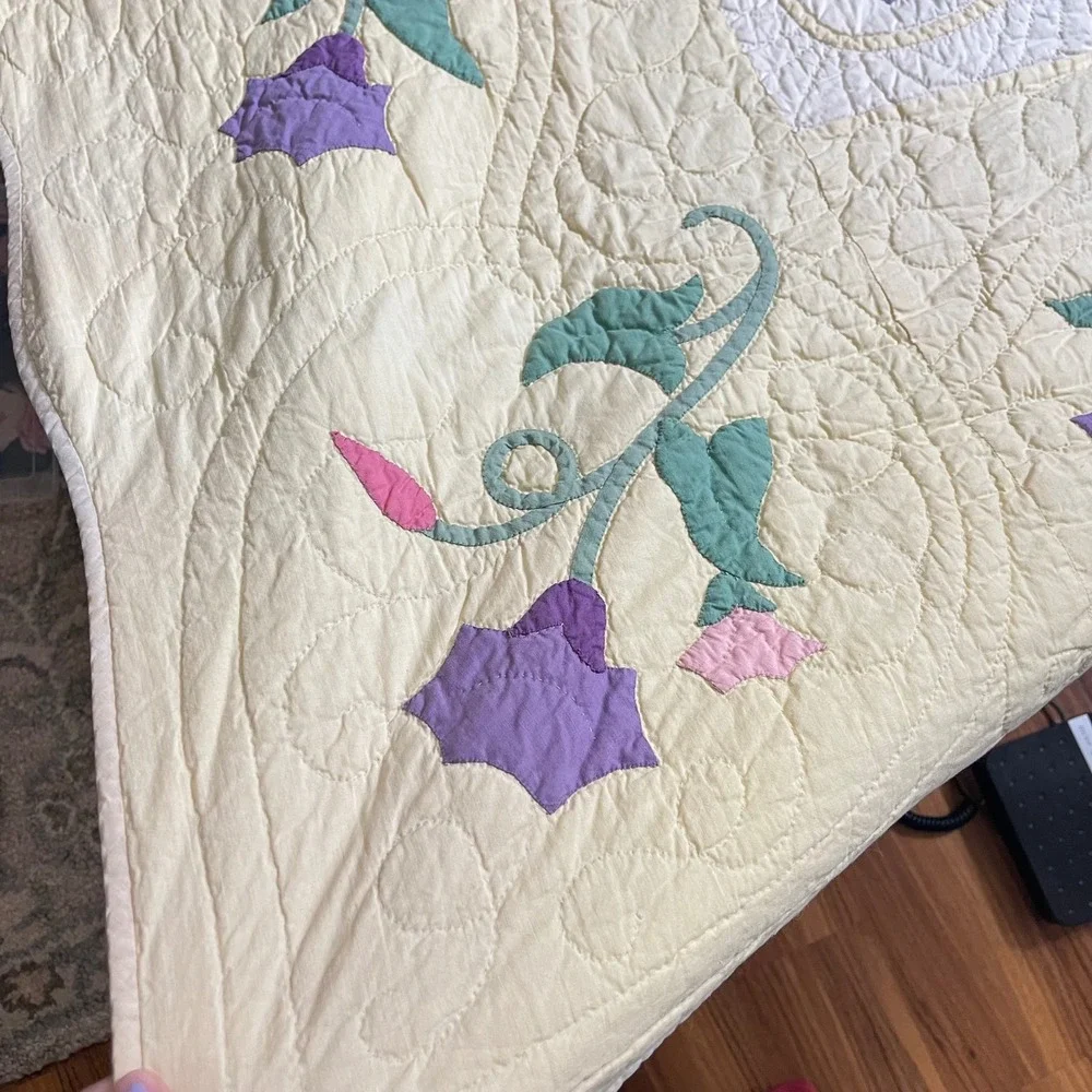 Antique Handmade Amish Hand Sewn Quilted morning glory granny light yellow 90x70